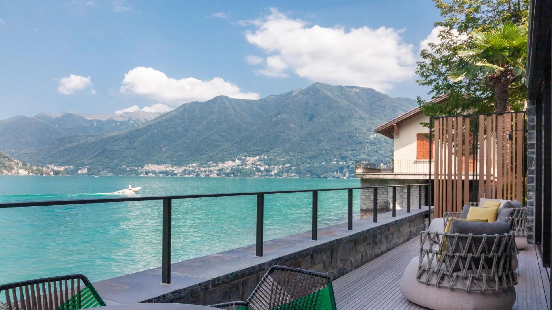 Il Sereno Lago Di Como Torno