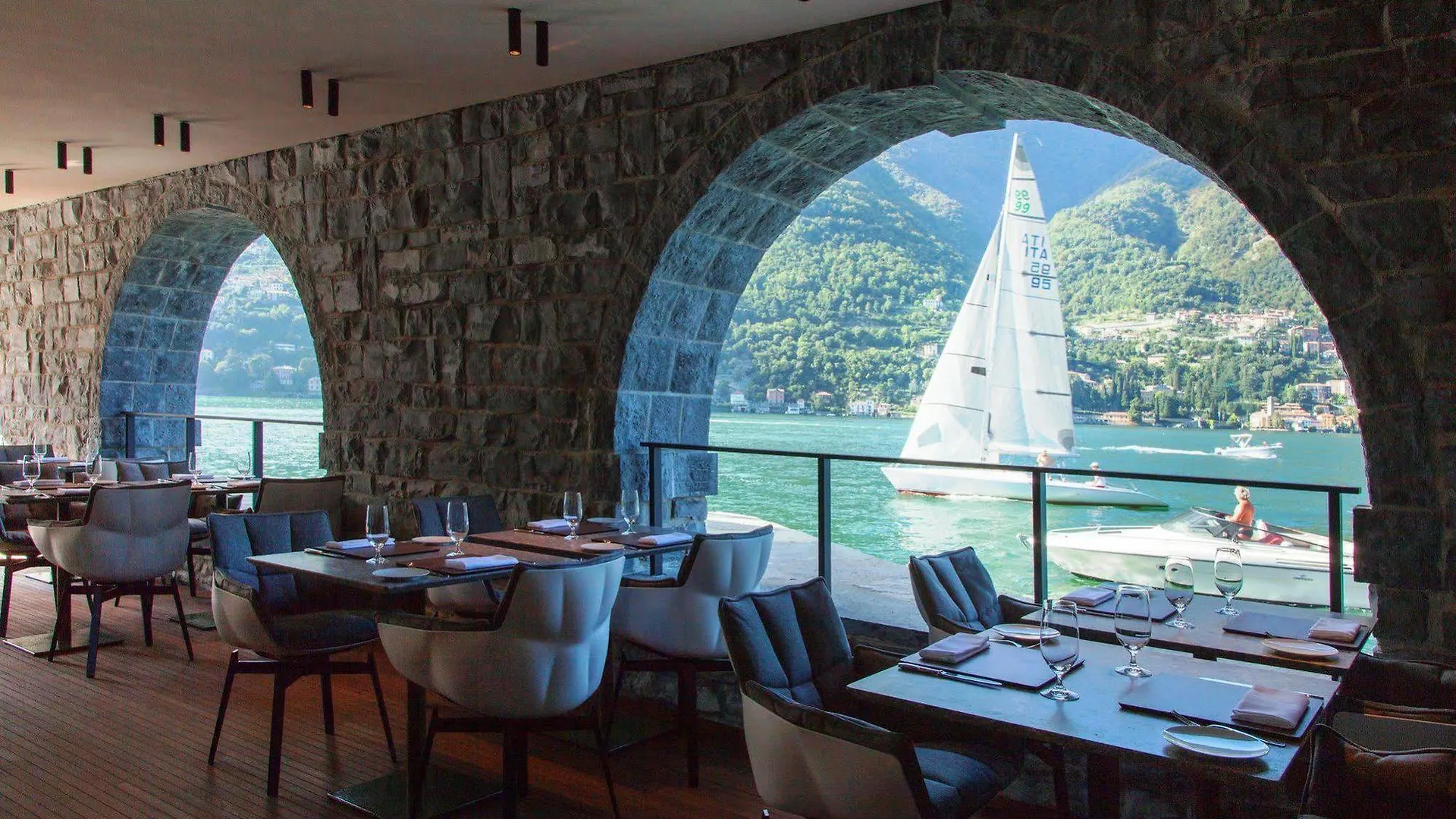 Il Sereno Lago Di Como Torno